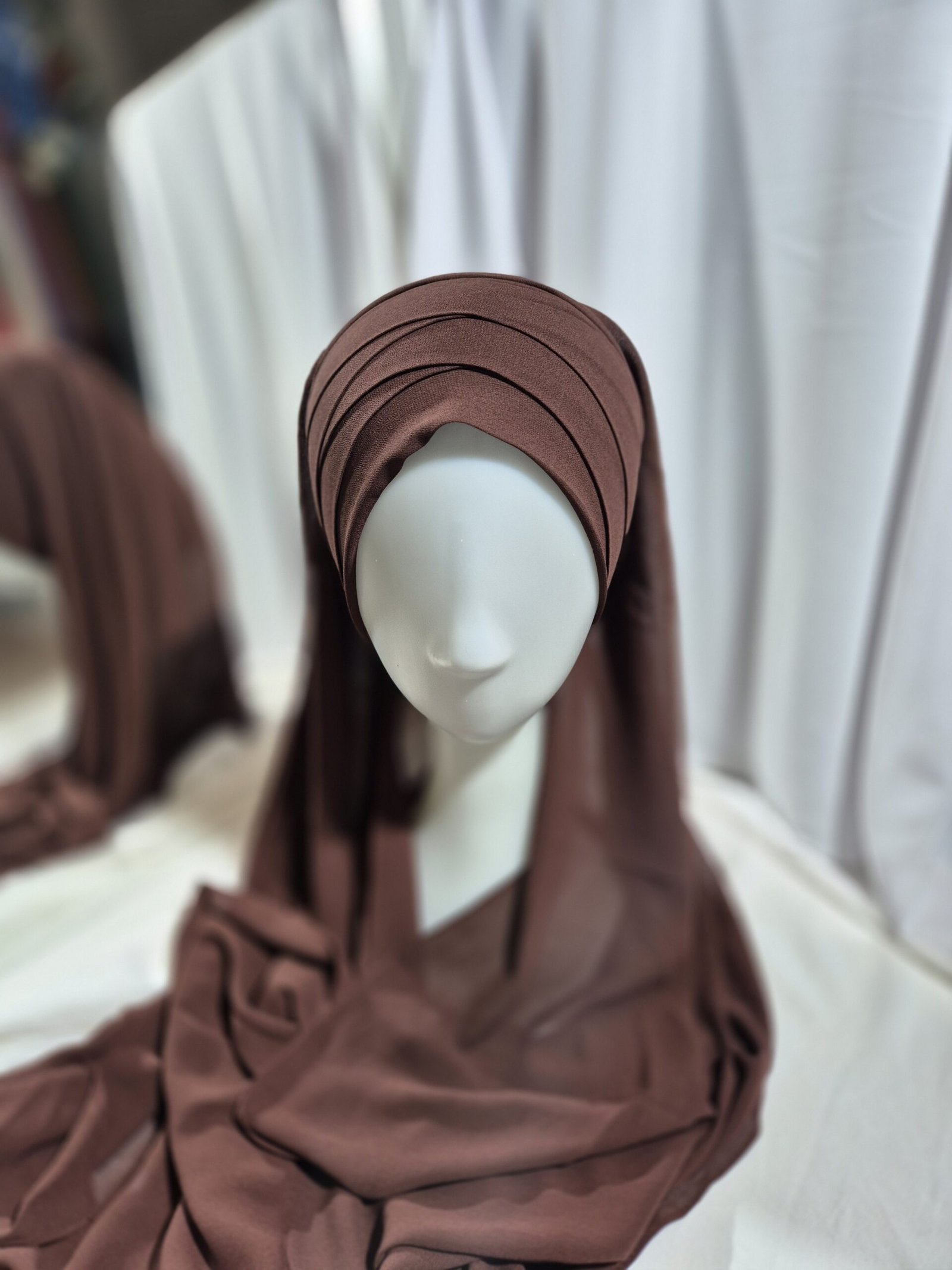 Lot de 4 hijabs et un gilet – Image 3